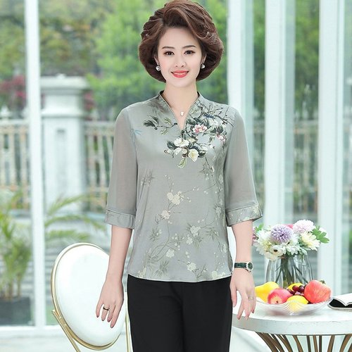 New fashionable chiffon short-sleeved T-shirt for middle-aged and elderly mothers in summer, elegant top for middle-aged women, and trendy floral mini shirt pic 22