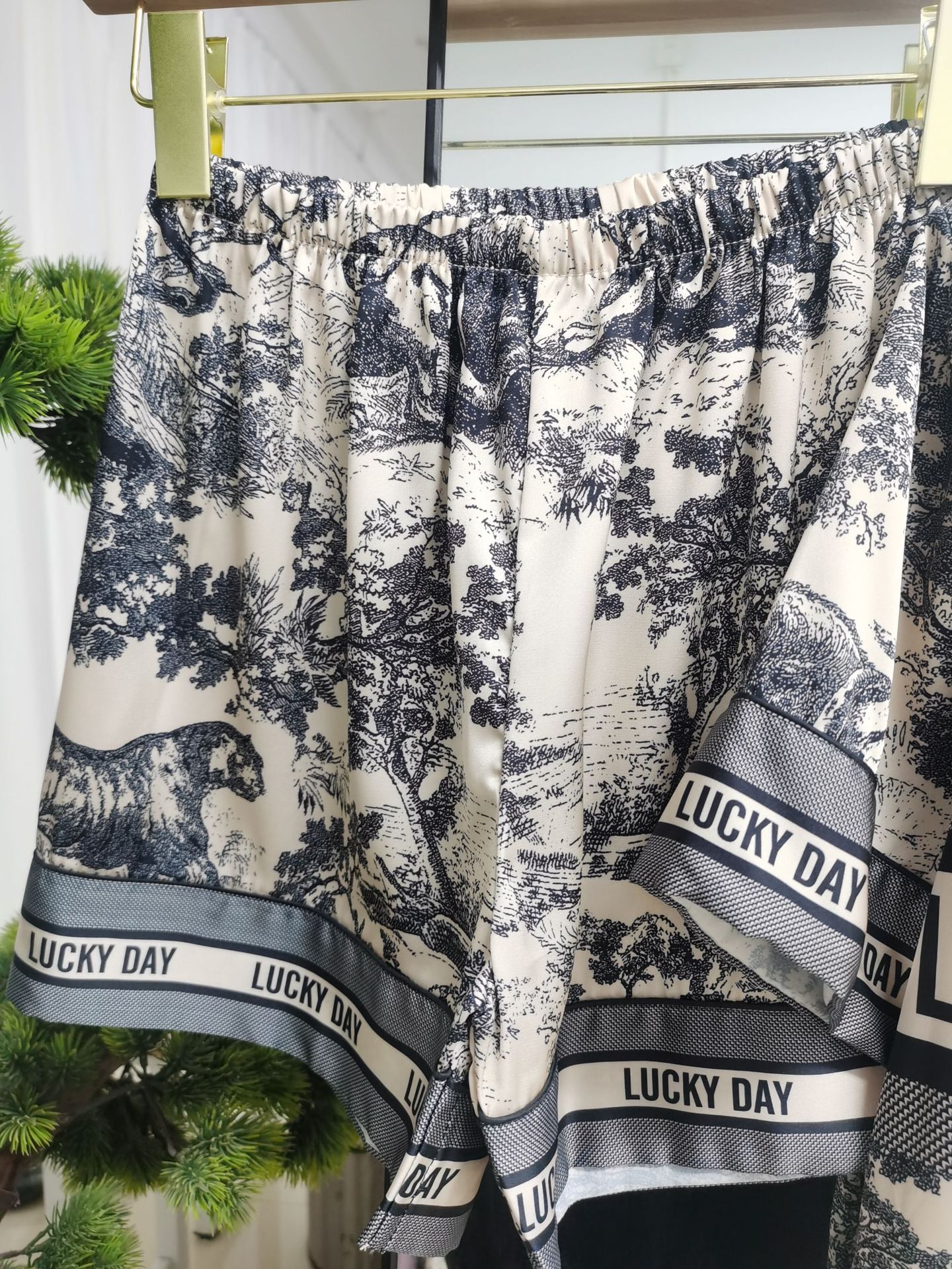 丛林秘境短袖短裤情侣冰丝睡衣女丛林大码时尚印花D家山水画轻奢详情9