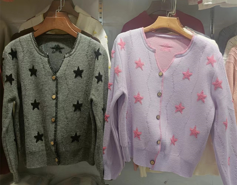 A stylish and unique round-neck long-sleeved, fresh five-pointed star jacquard knitted sweater for women, a new spring and Autumn 2024 cardigan top pic 5