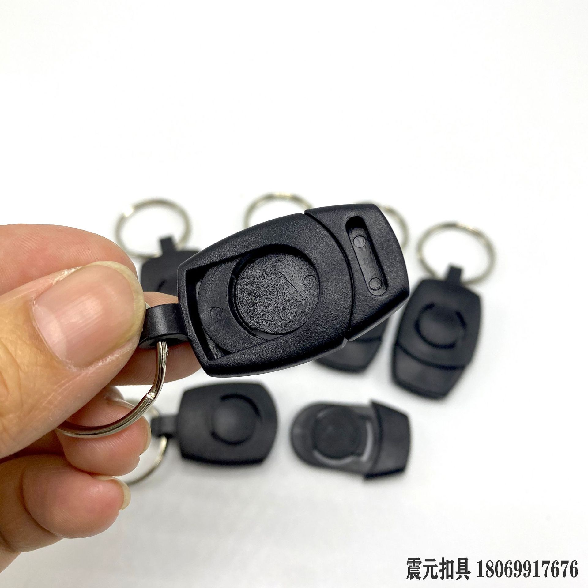 We have a wide range of plastic padlocks for bags, rope ends, hooks, movable hooks, handbag hooks, key chain hooks and other accessories in stock pic 6