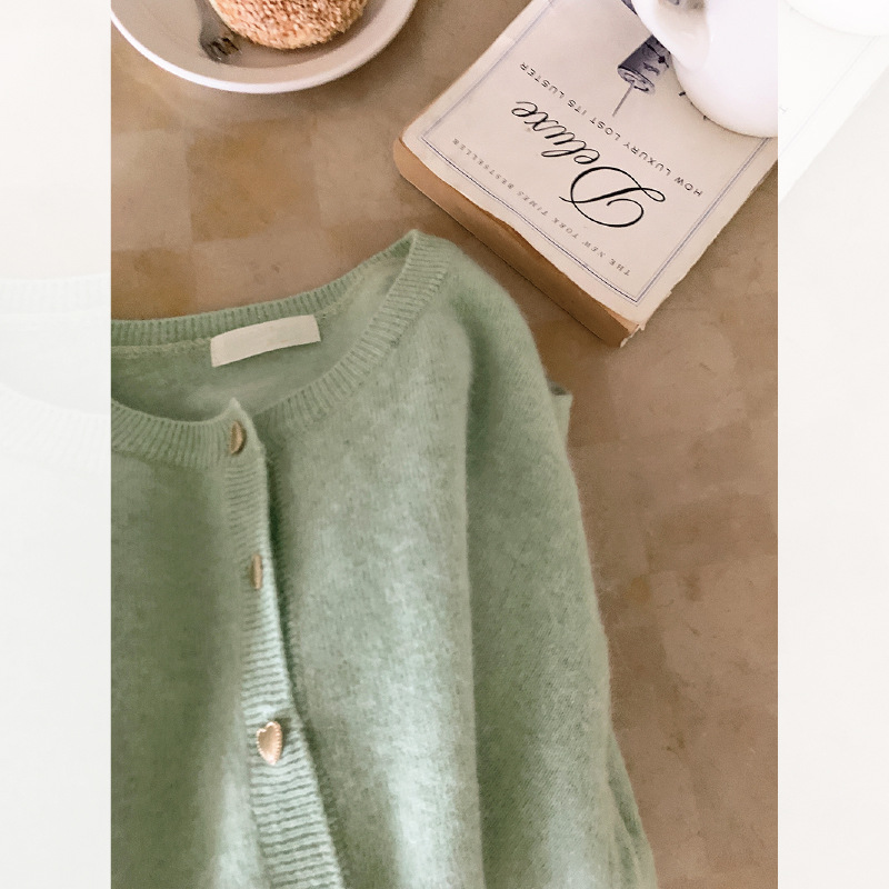 A gentle pink sweater with heart-shaped buttons for women in the spring and autumn of 2022, paired with a loose and sweet knitted cardigan jacket pic 28