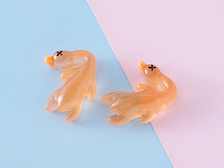 新款树脂夜光迷你鸭钥匙扣书包小挂件车内装饰品创意摆件饰品批发详情17