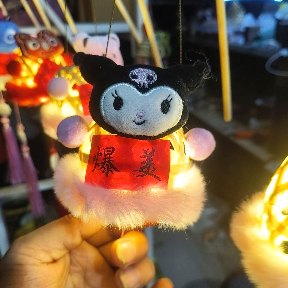 Lantern stalls with ancient-style plush toys and bamboo weaving that glow are also popular tourist attractions. Hand-held lanterns, Mid-Autumn Festival small lanterns, Mid-Autumn Festival little rabbits, and small maneki Neko pendants pic 21