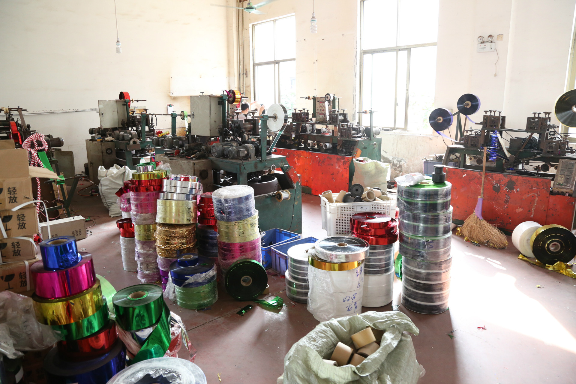 Christmas crutches are decorated with colorful stripes, and Christmas festival decorations are festive and joyous with wool stripes and latte art pic 20