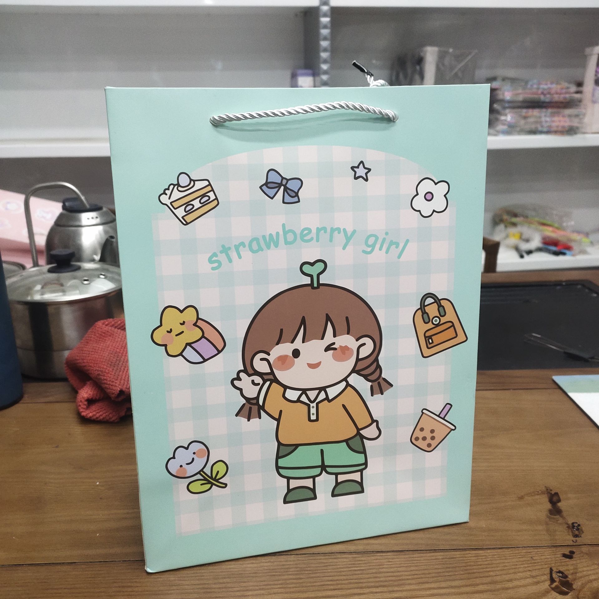 厂家清库存，只剩一点点了数量有限250g白卡礼品袋只有一个颜色详情2