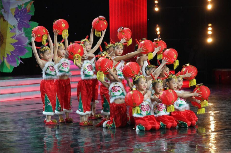 Outdoor folding and brushed red lanterns, New Year and Spring Festival lanterns, dance props, outdoor festive winter melon lanterns pic 11