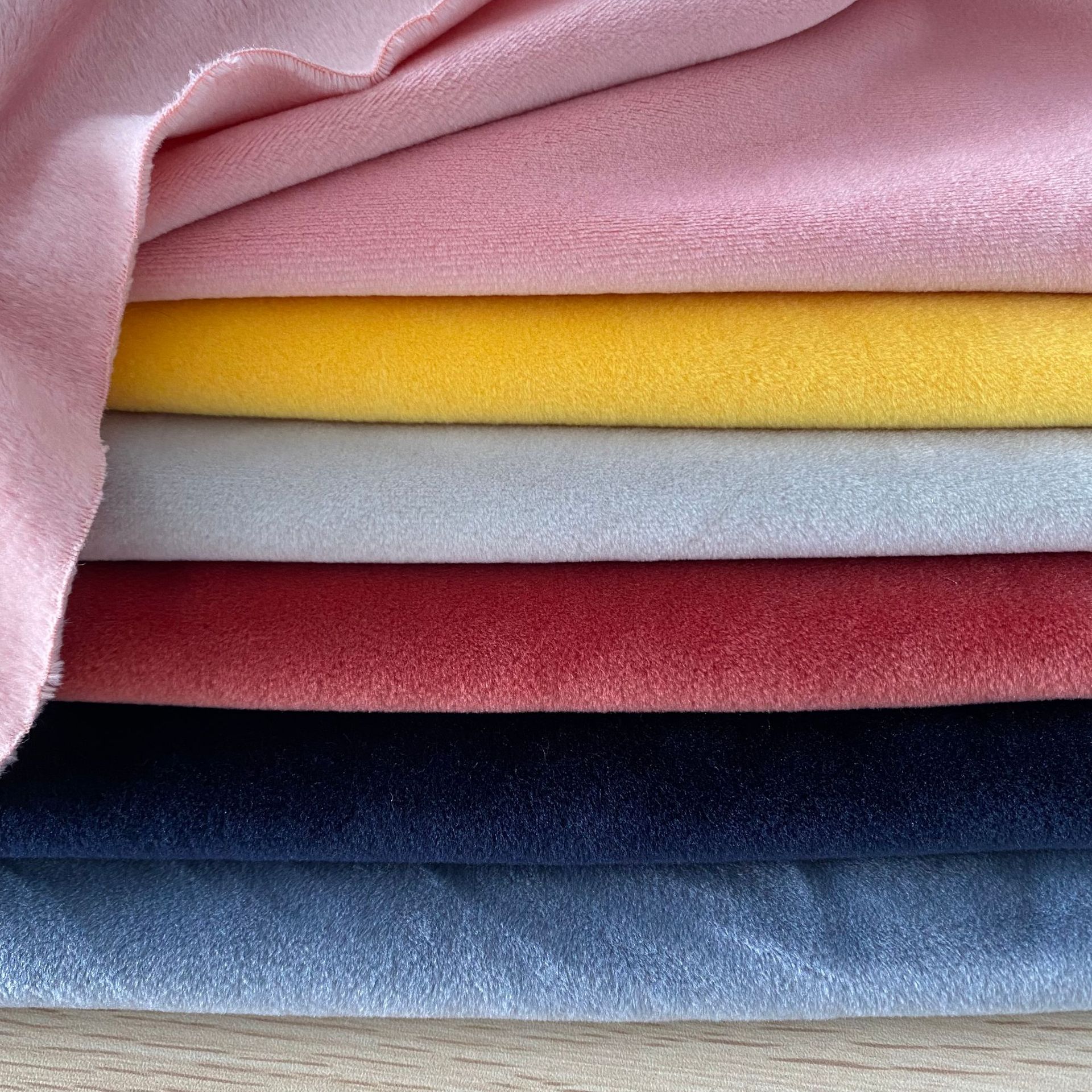 The manufacturer produces spandex super soft silver fox fleece four-sided elastic plush fabric and crystal fleece clothing and home textile fabric pic 3
