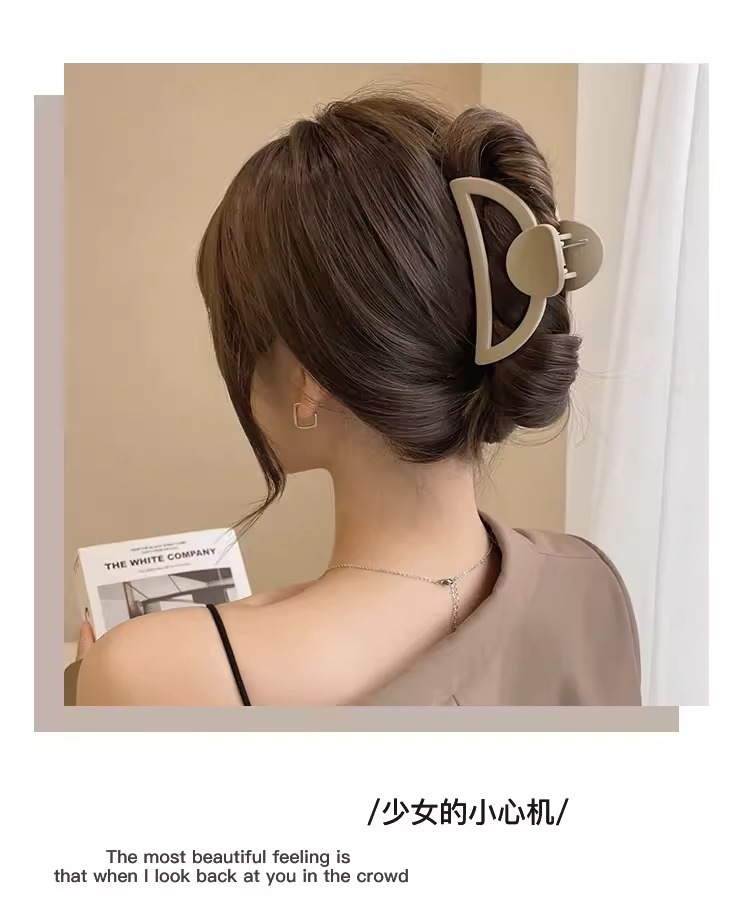 French elegant headwear for autumn and winter, including plush updo hair clips, large shark clips, hair clips and high-end hairpins wholesale pic 41