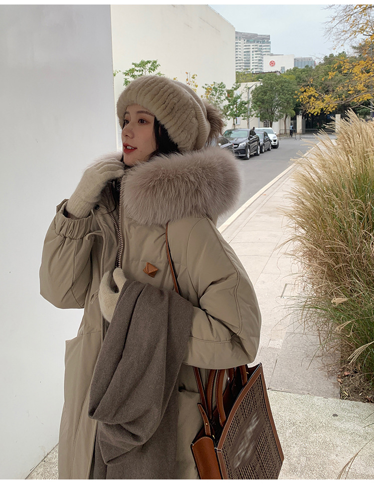 The new mid-length, fashionable, large-collar, loose and thickened white duck down warm jacket for women in winter 2021 is trendy pic 17