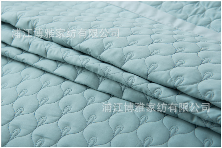 The manufacturer supplies summer quilted cotton bed sheets, pure cotton three-piece sets, skin-friendly quilted quilts and bed covers across borders, suitable for all seasons pic 26
