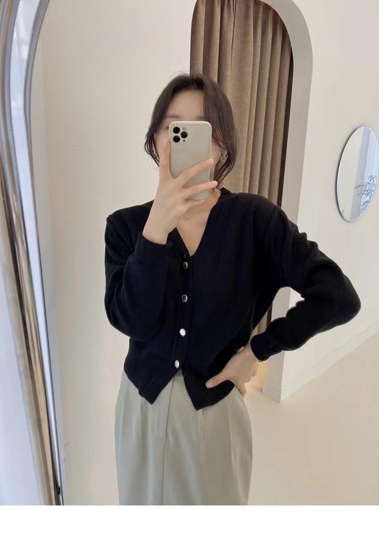 The new Spring and Autumn wool cardigan for women, V-neck knitted sweater coat, loose top, short Korean-style base layer, trendy outerwear pic 9