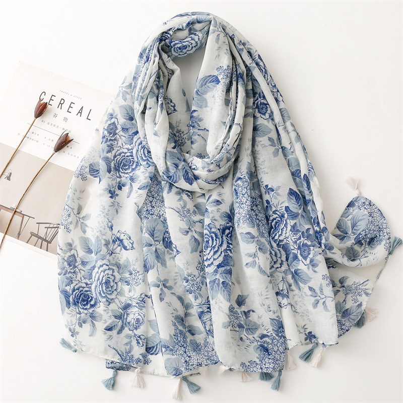 A traditional Chinese style, retro blue and white porcelain, cotton and linen hand-held scarf with a touch, and a long fringed gauze scarf pic 10