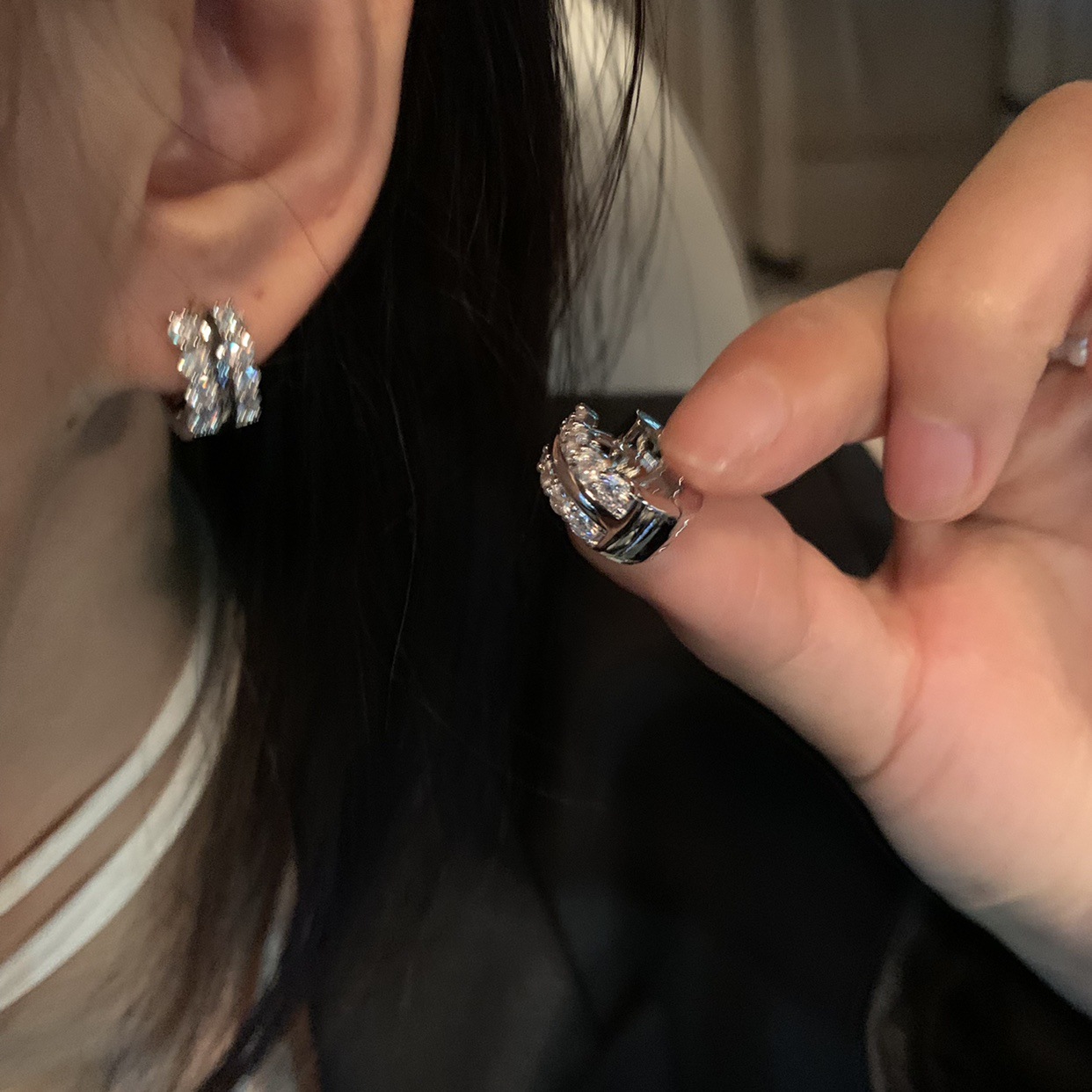 The 2025 new cold style earrings, a niche design for women, zircon ear buckles S925 silver needle, a popular earpiece pic 42