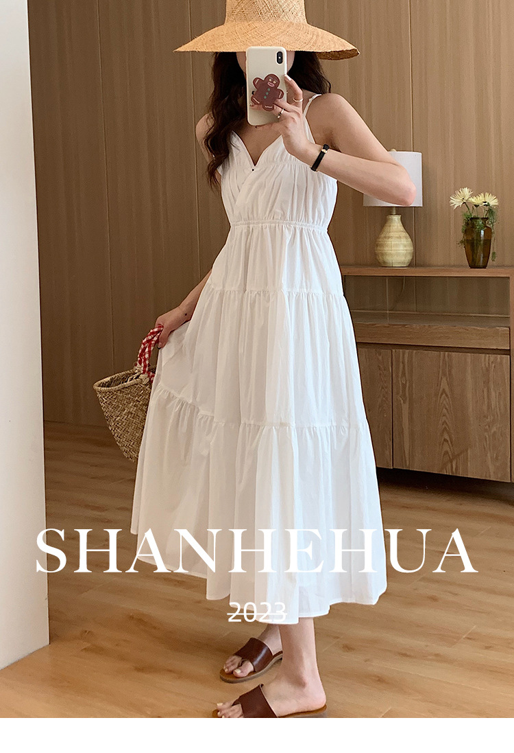 [本初]浪漫度假风V领白色吊带连衣裙女夏季新款宽松显瘦沙滩长裙详情2