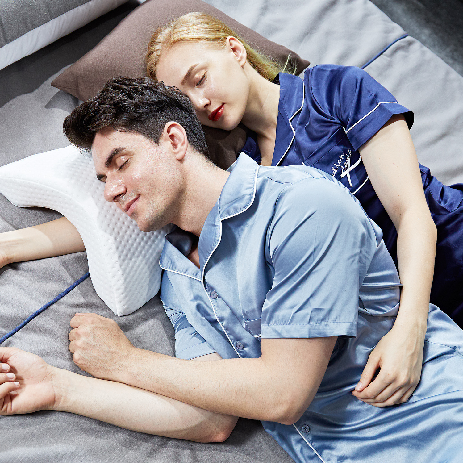 X Zero Pressure Pillow, a best-selling memory pillow on Amazon, is made of pure natural Tencel fabric and features slow-rebound memory foam pic 2