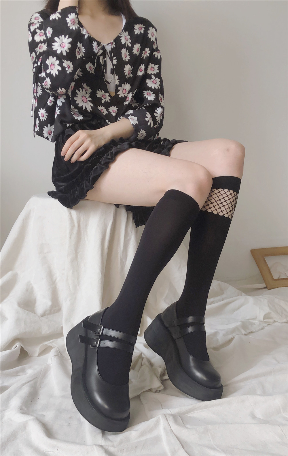Autumn new collection: One-piece formed spliced net socks, calf socks, cool jk dark style, ins black mid-calf socks pic 8
