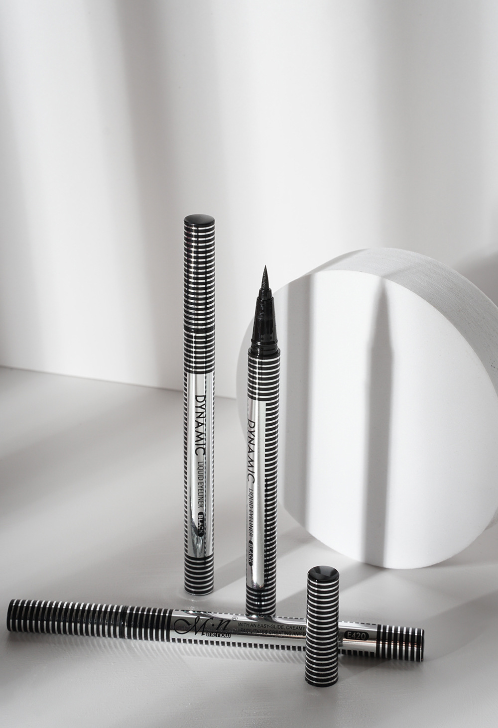 MENOW non-smudging and non-fading eyeliner liquid pen, quick-drying, waterproof and long-lasting black liquid fine tip eyeliner pen pic 8