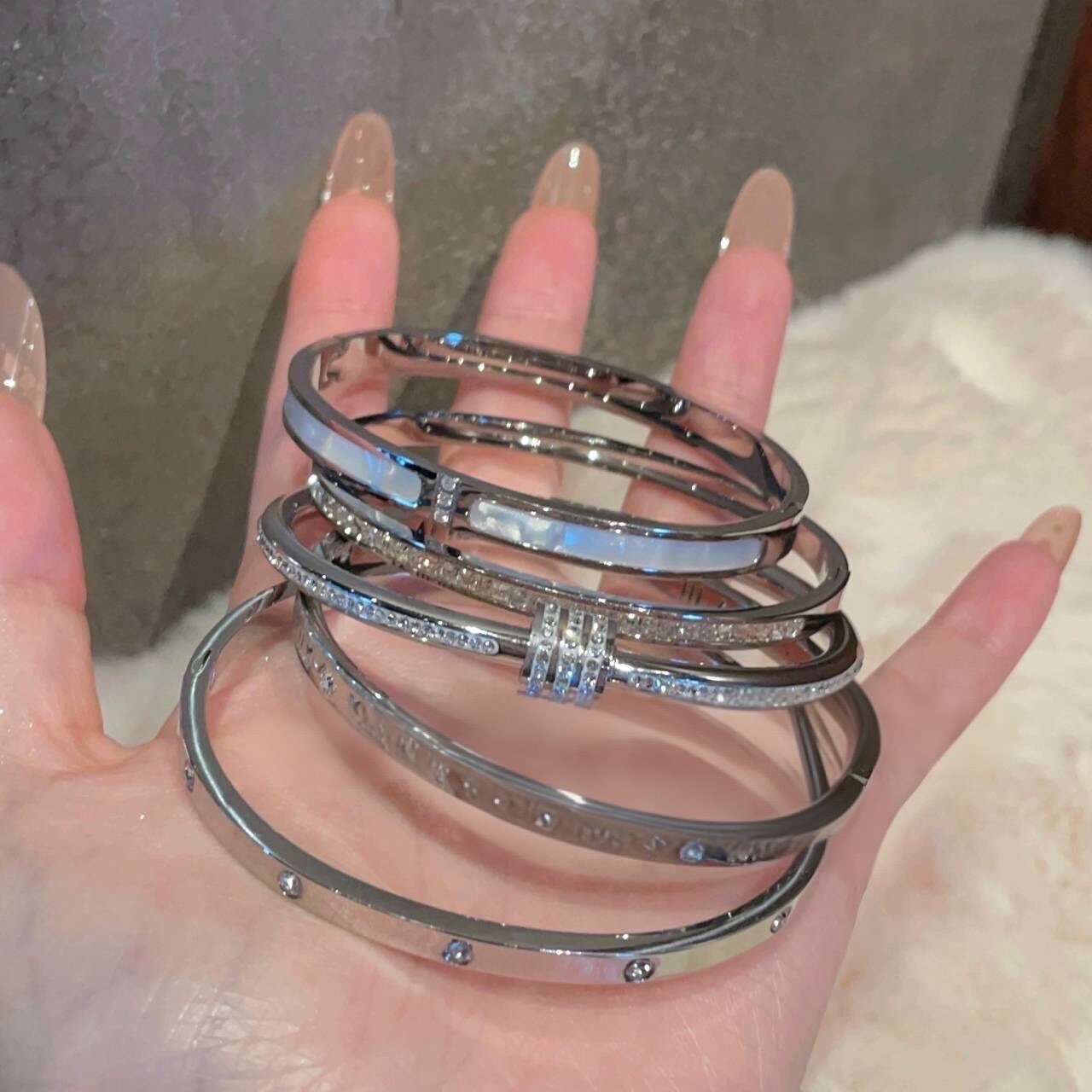 This light luxury and high-end bracelet, slightly studded with diamonds, is a fashionable and simple titanium steel bracelet that does not fade. It is a versatile accessory for couples pic 10