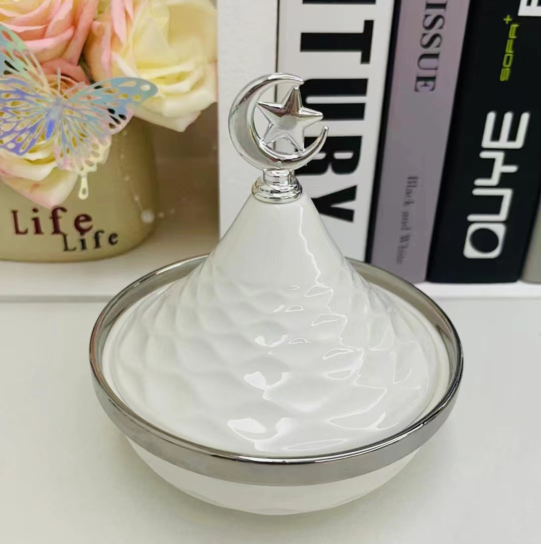 Light luxury home furnishings: multi-compartment fruit plates, dessert prints, covered bowls, European-style golden ceramic tea cups and plates, porcelain pic 16