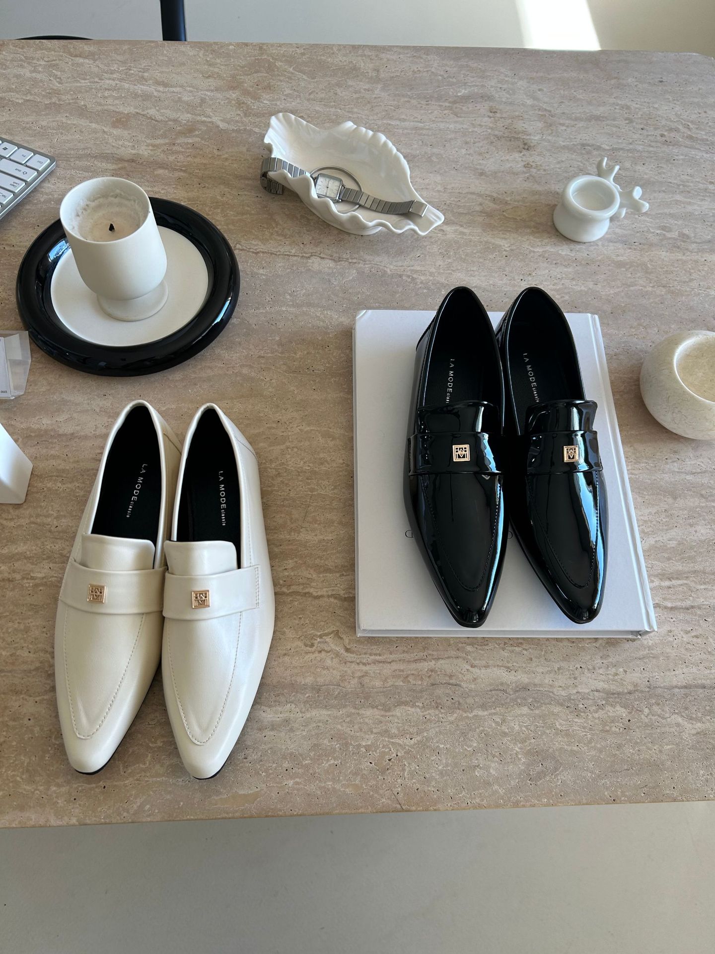 2024春新款韩版亮皮尖头粗低跟百搭金属扣软皮学院风女士小皮鞋单详情3