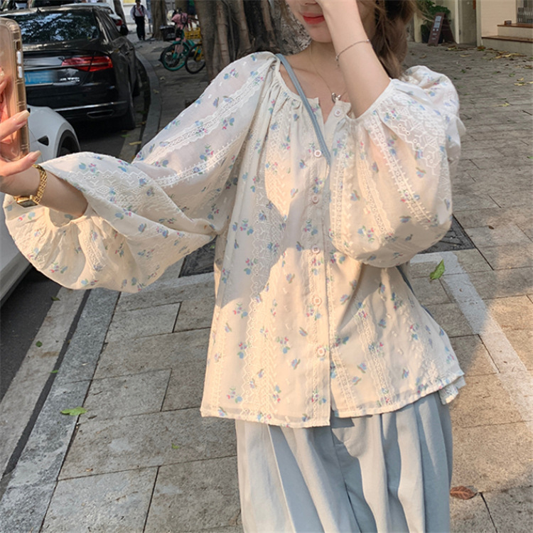 A fresh and light floral long-sleeved shirt for women, a Korean-style loose and slimming shirt with a round neck and a sweet and girlish look pic 5