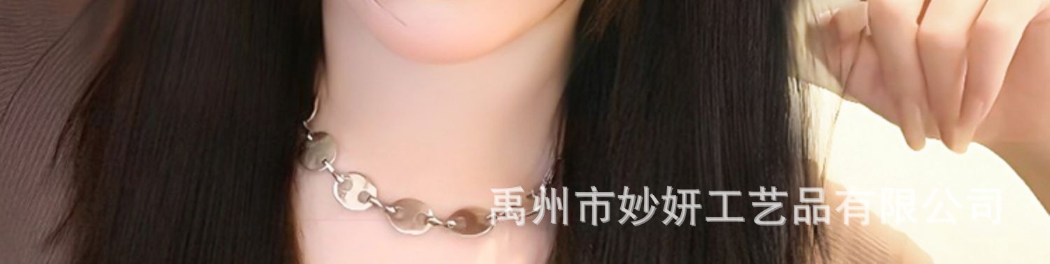 A long, realistic wig for women with a girlish look. The high ponytail is light and does not feel heavy. A half-tied high ponytail wig pic 4