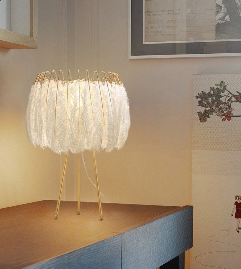 Factory direct sales, popular American-style feather floor lamps, princess bedroom ostrich feather lamps, light luxury European-style living room floor lamps pic 16