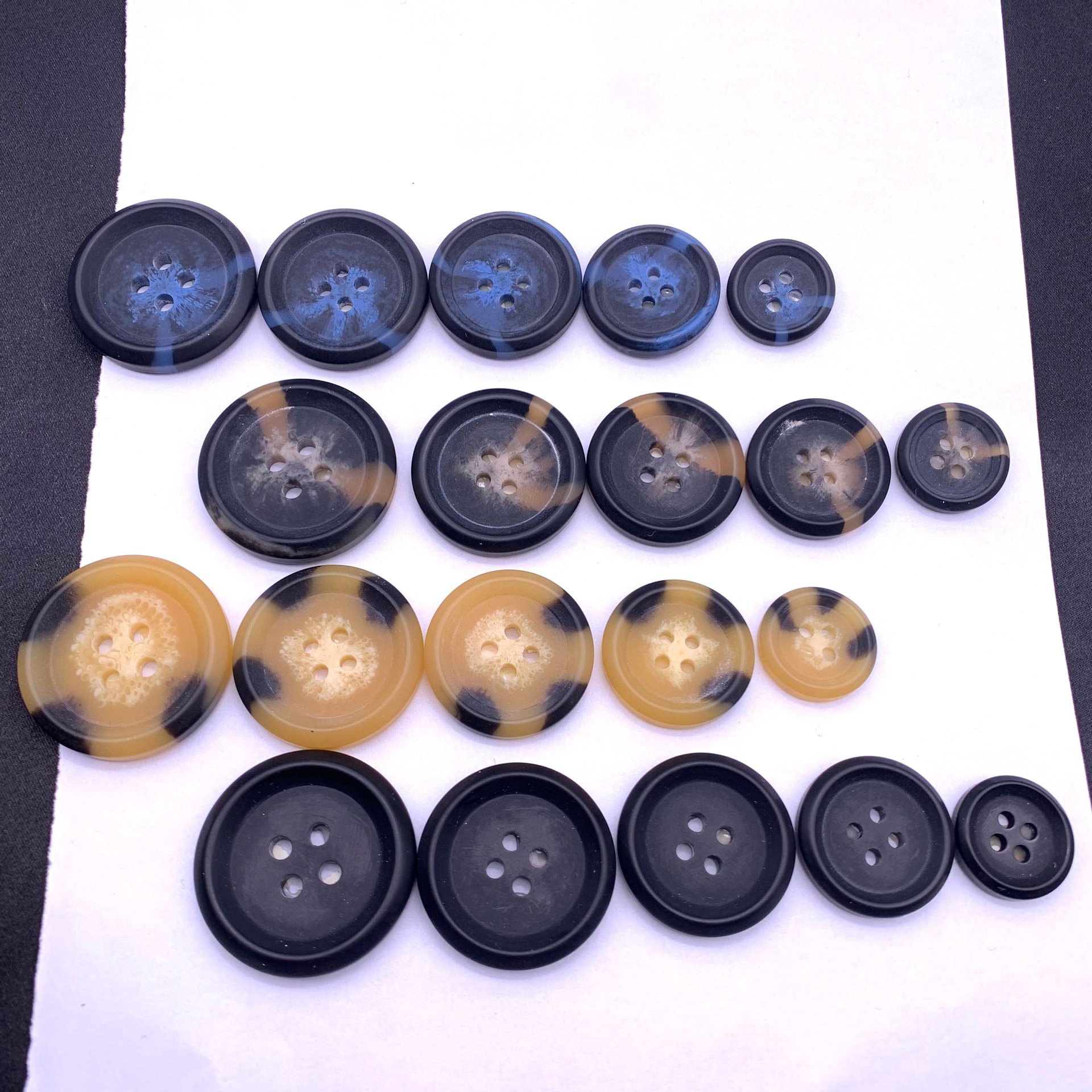 The four-eye resin button suit jacket in stock features hand-stitched two-color half-flower buttons for diy decoration pic 10