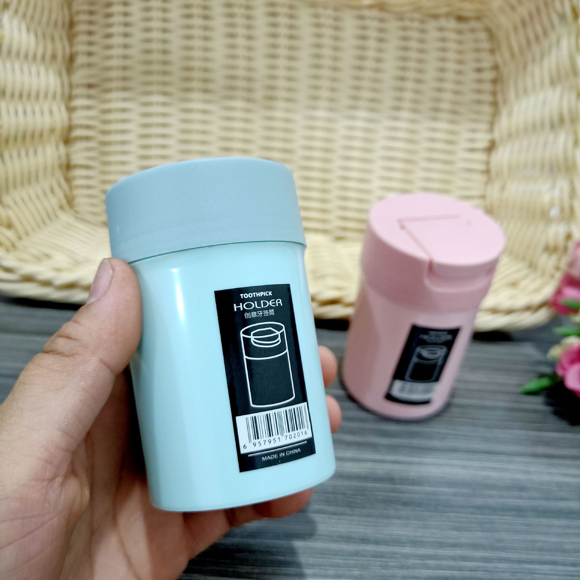 Korean-style colored toothpick boxes, colored toothpick buckets, fashionable toothpick boxes, supermarket and shopping mall toothpick cylinders, wholesale at 1 yuan or 2 yuan pic 4