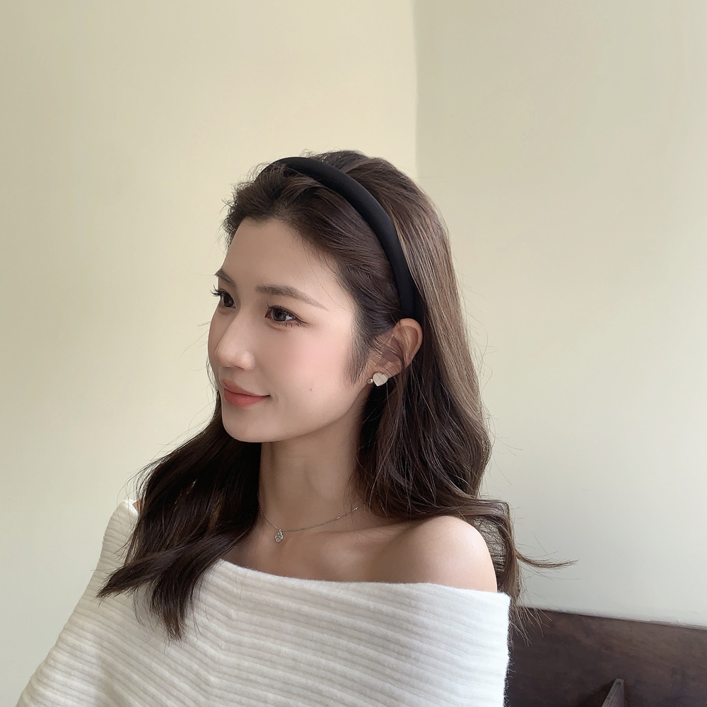 A light luxury and high-end satin fine-edge sponge hairband for women, a solid color high headband for the top of the head, a new trendy style in 2023 pic 14