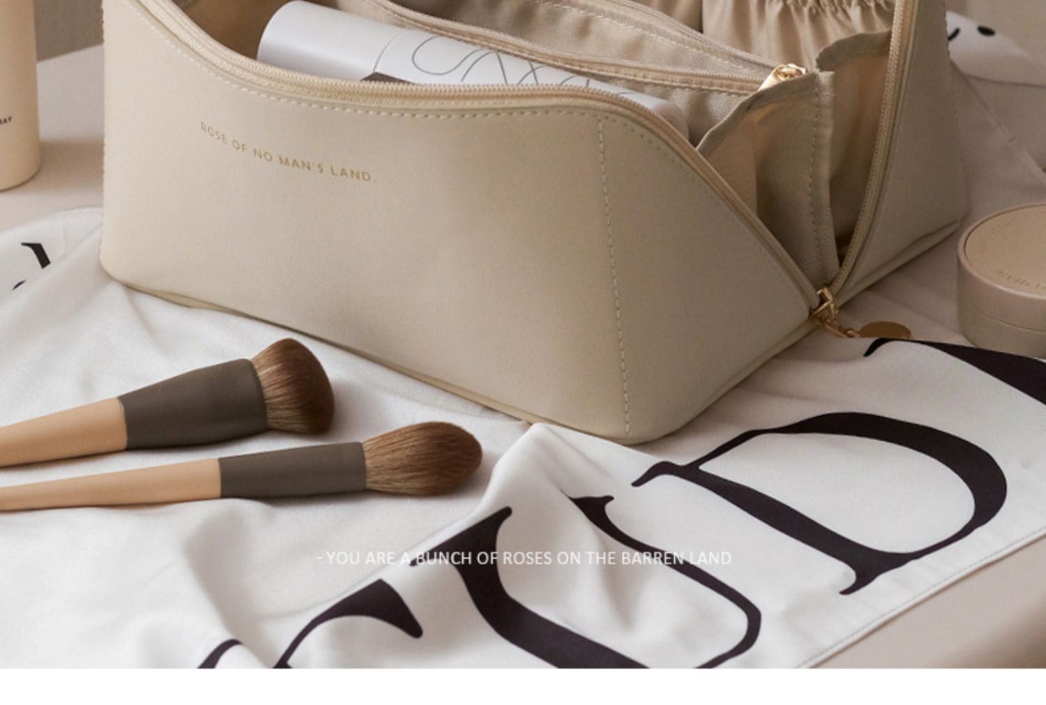 化妆包女大容量便携ins高级感网红2022新款旅行化妆品洗漱收纳袋详情2