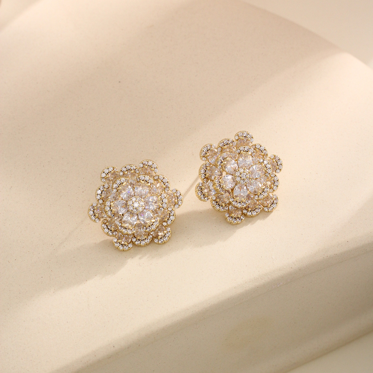 耳钉锆石花朵精致高级轻奢耳饰日常通勤厂家批发纯铜镀金S925针详情6