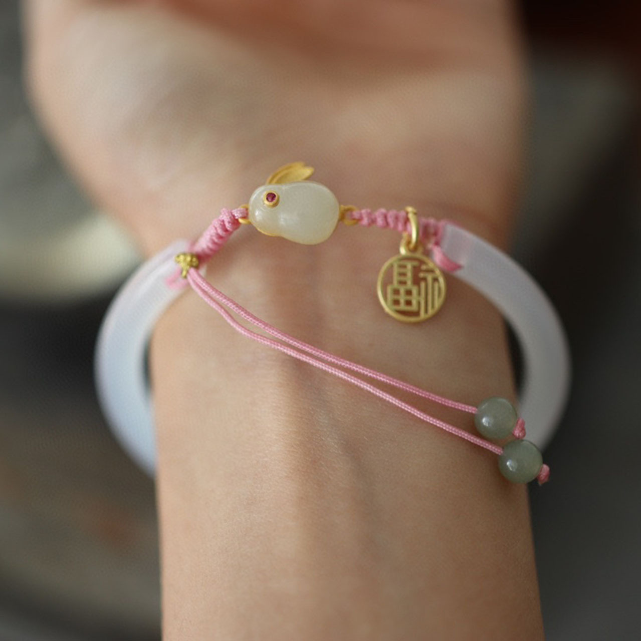 The rabbit of the same style as Douyin fell in love with the bracelet, agate and chalcedony Dingdang bracelet, beauty strip and half bracelet design of the jade rabbit pic 23