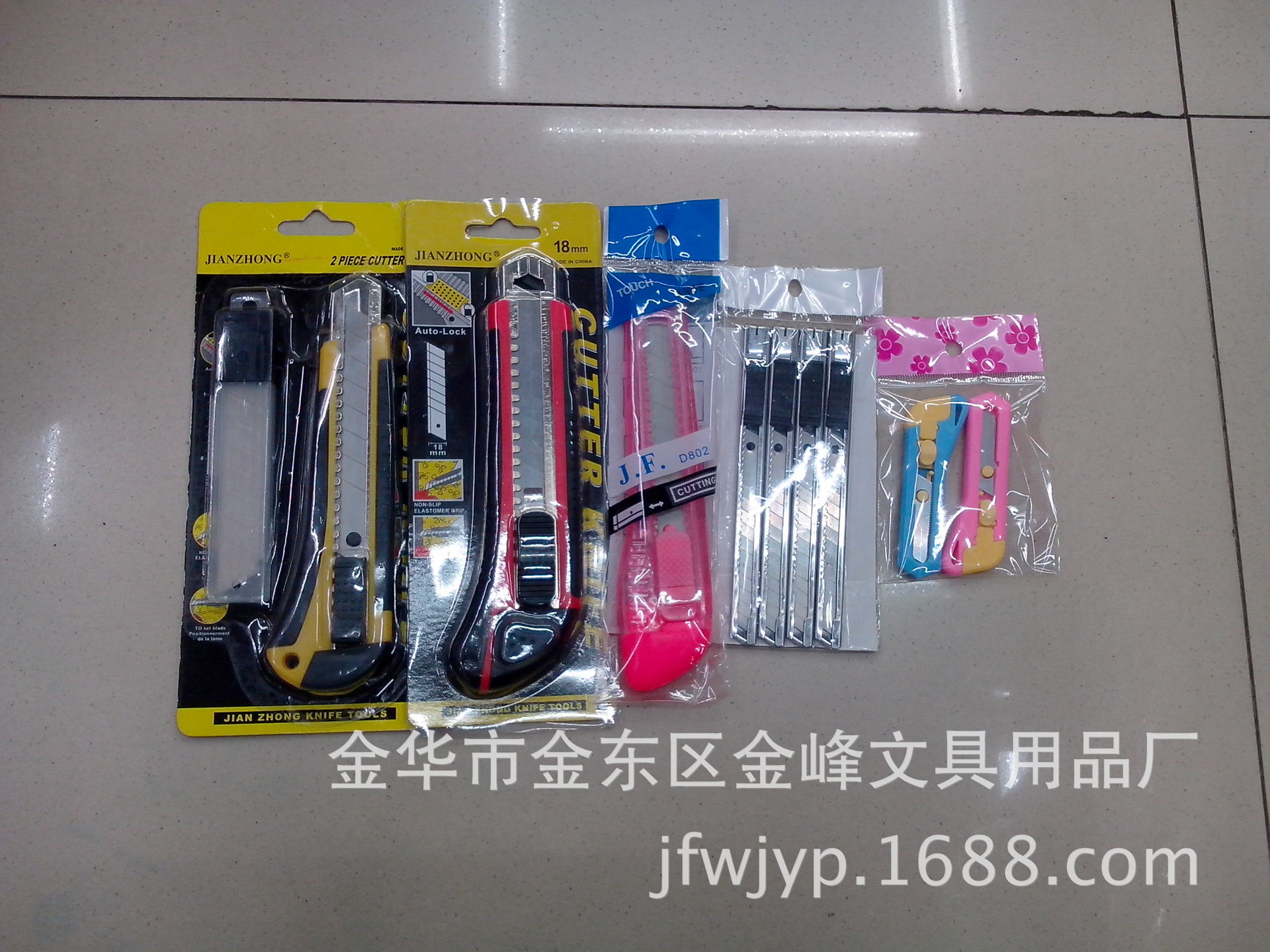 足球型卷笔刀 创意手动铅笔刨学生办公用品削笔器详情9