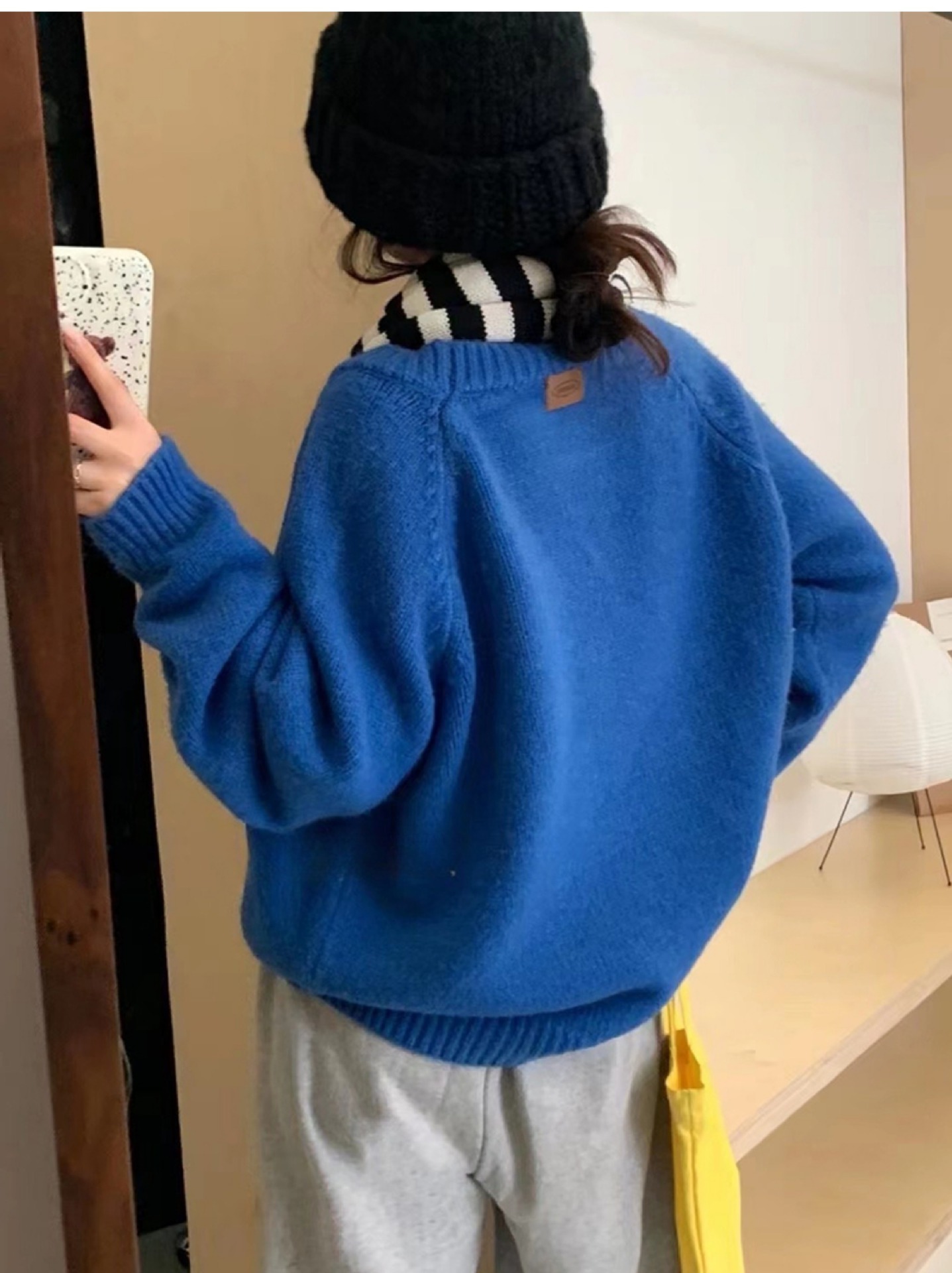 This autumn and winter round-neck leather label candy-colored pullover sweater is a unique Korean style for women, paired with a loose and slimming knitted top pic 33