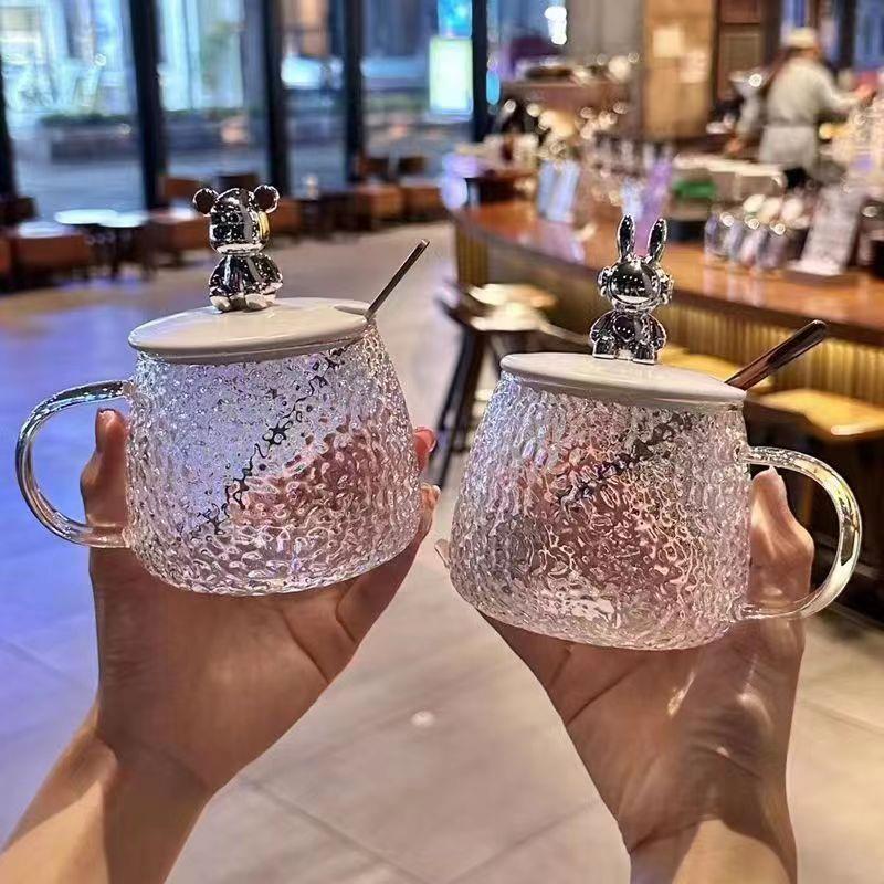 网红小熊锤纹水杯女士咖啡饮料杯高颜值家用带把手早餐玻璃杯代发详情1