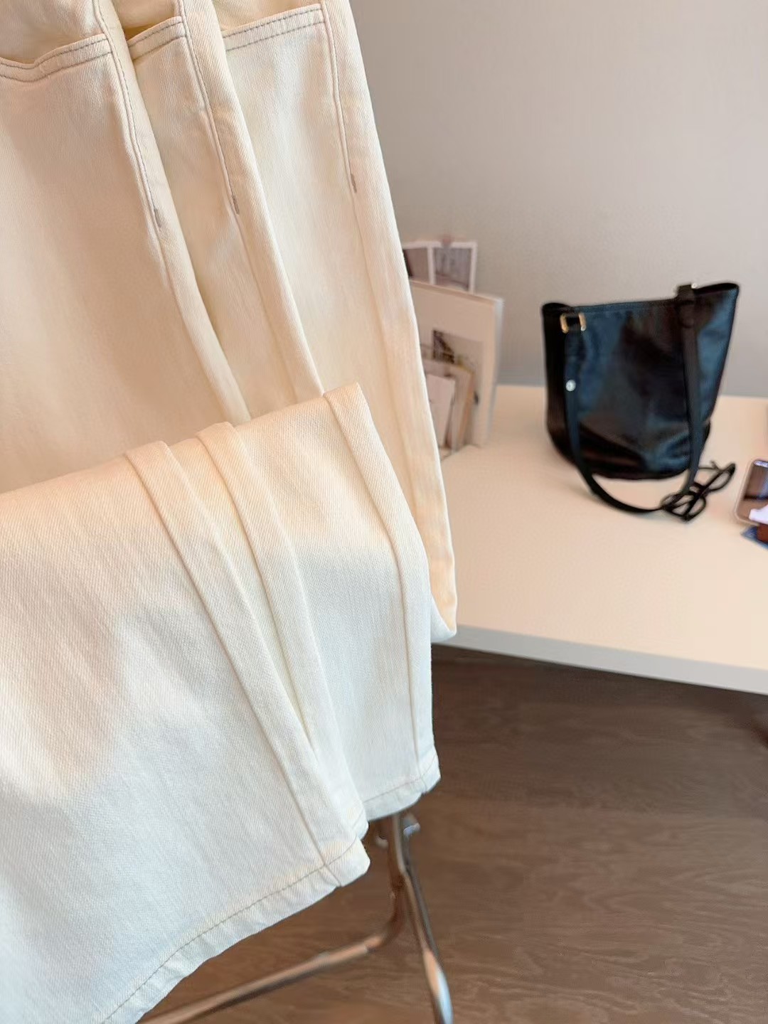 女款春秋季直筒宽松设计休闲裤显瘦高腰弹力白色牛仔裤 一件代发详情9