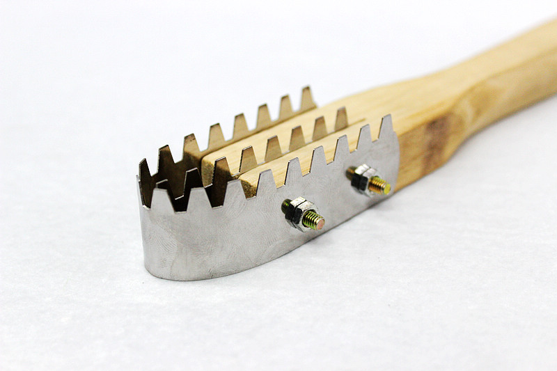 Wooden handle three-row fish scale planer, fish scale rubbing and scaling products are available for wholesale at two yuan in Yiwu pic 6