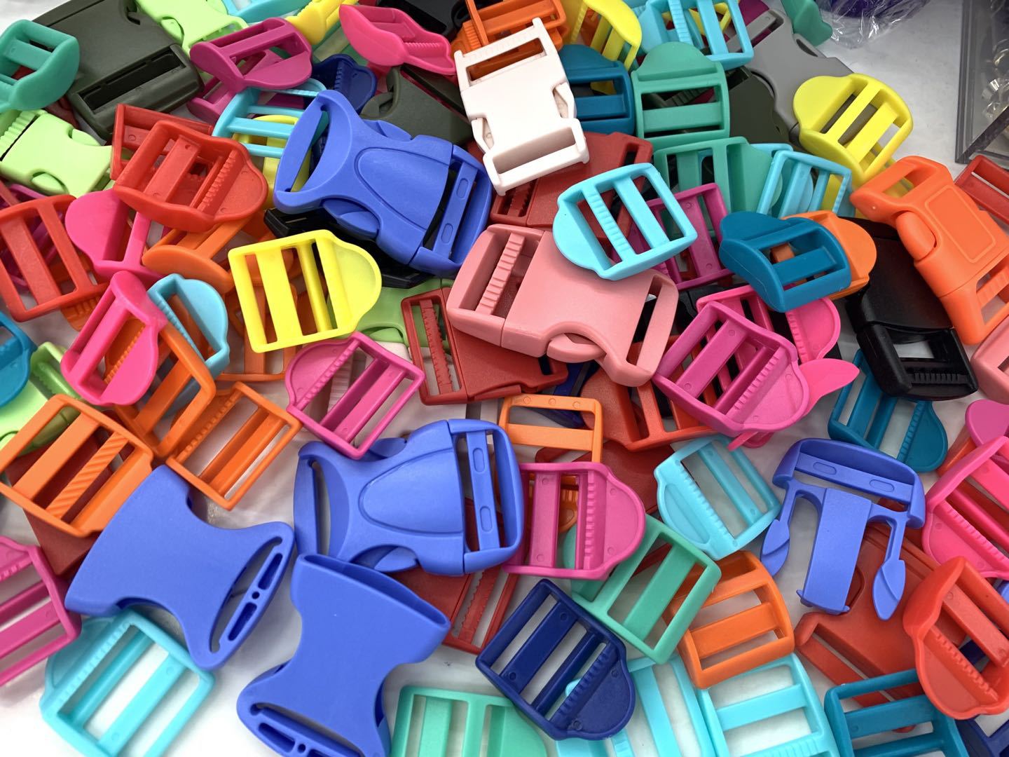 In-stock color plastic adjustable buckle, three-level and four-level buckle, bag and backpack hooks, color rotating hooks, quick delivery pic 8