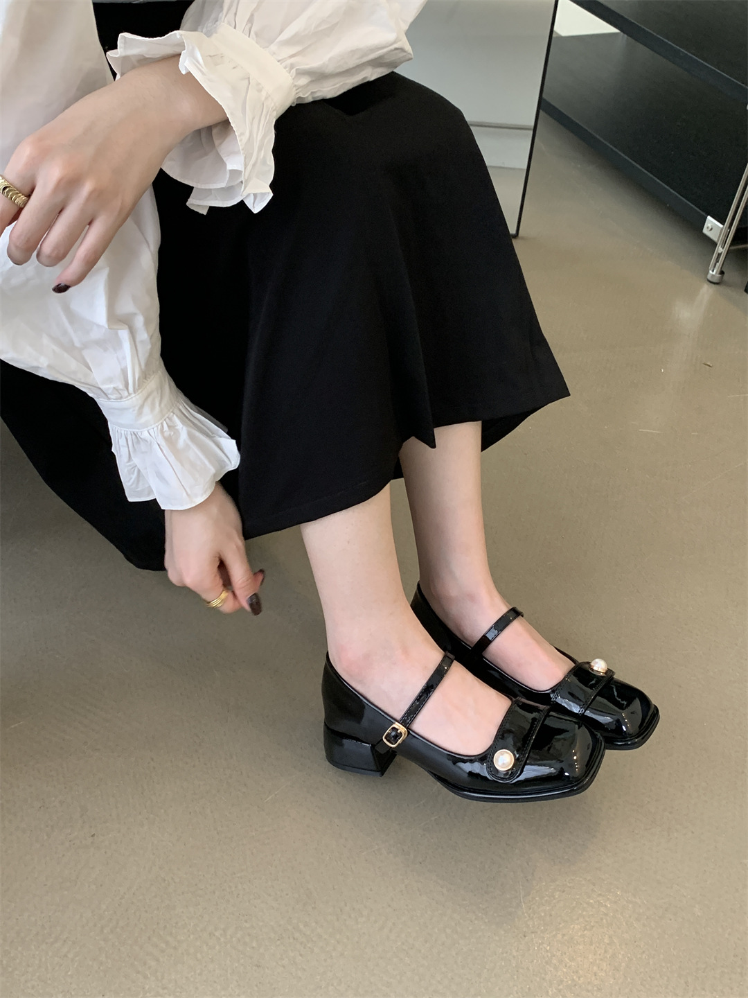 2023秋季新款时尚方头珍珠小香风纯色玛丽珍粗跟百搭时装单鞋女详情13