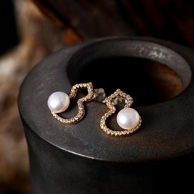 Natural freshwater pearl earrings, gourd stud earrings, Chinese style 14K gold-plated, fashionable S925 silver needle earrings, stud earrings for women pic 11