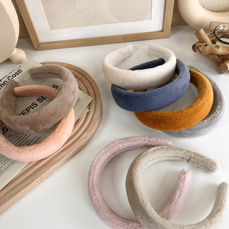 The Korean autumn and winter plush texture sponge thickened hair band has a simple and ladylike style. When washing your face, it can press down the hair and create a fluffy hair band for women pic 7