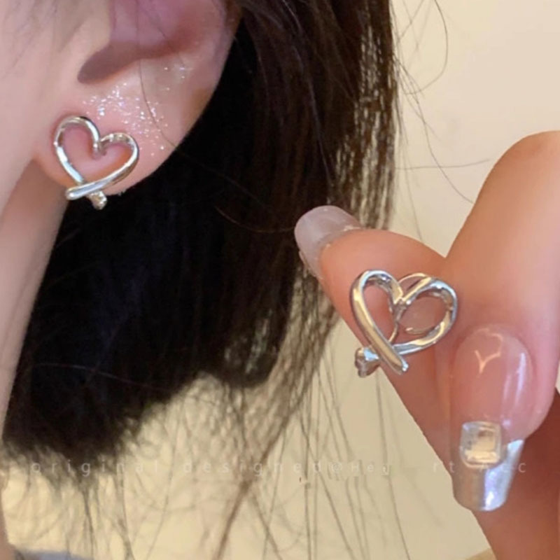 Instags-style pearl heart-shaped earrings for women, exquisite, niche, versatile and high-end stud earrings, 925 silver needle best-selling earrings wholesale pic 17