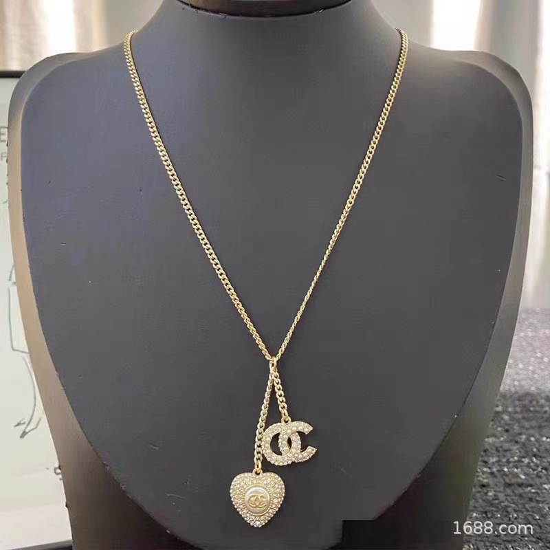 小香项链女新款香奶奶高版本跨锁骨链境复古双C珍珠毛衣链厂家直详情18