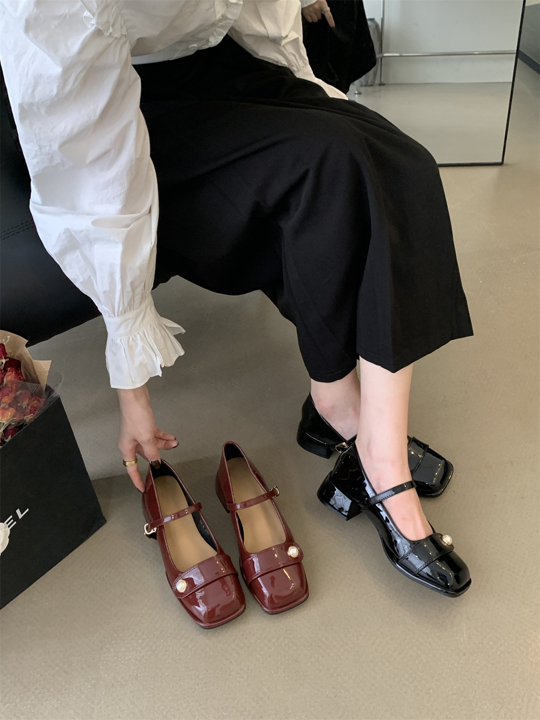 2023秋季新款时尚方头珍珠小香风纯色玛丽珍粗跟百搭时装单鞋女详情11