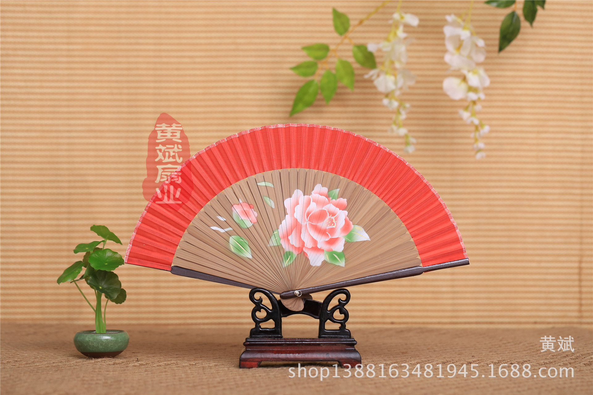 头青喷绘扇  多款花鸟 美女图 高档女扇 珠光柄喷绘丝绸扇子 折扇详情5