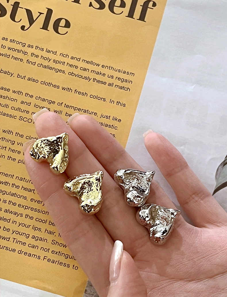 Ins-style personalized metal texture heart-shaped alloy stud earrings, simple and niche design, heart-shaped fashionable earrings and earrings pic 9