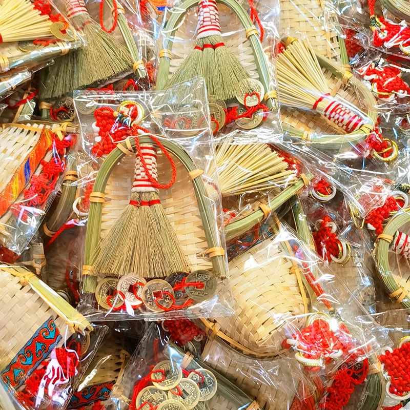 Copper coins, small brooms, dustpans, hanging ornaments, door decorations for moving into a new home, indoor hanging ornaments, TV wall decorations for the Qingming and Dragon Boat festivals pic 51