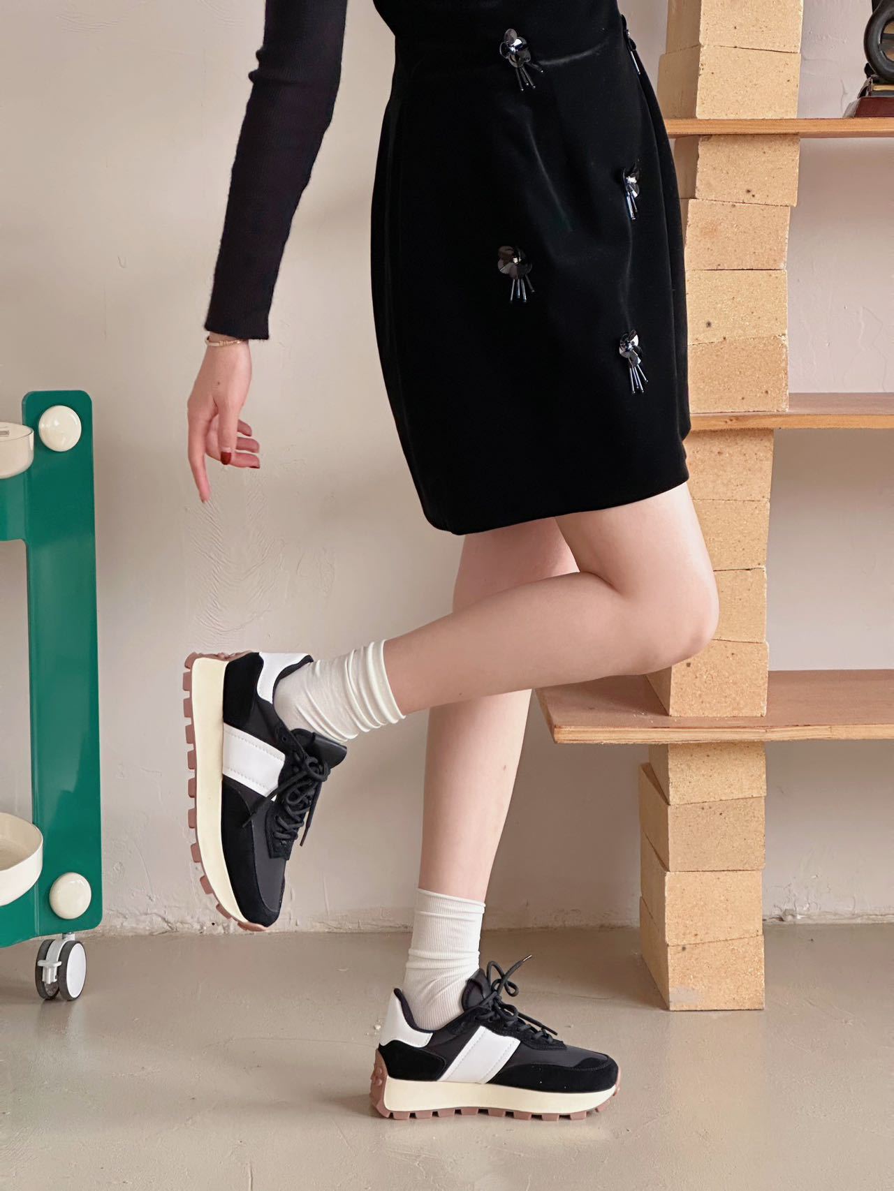 欧洲站2024春季新款时尚休闲百搭真皮复古厚底拼色系带运动鞋详情26