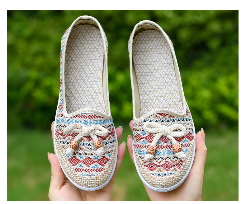 布鞋女春秋款单鞋软底中老年妈妈鞋休闲透气绣花鞋一件代发详情18